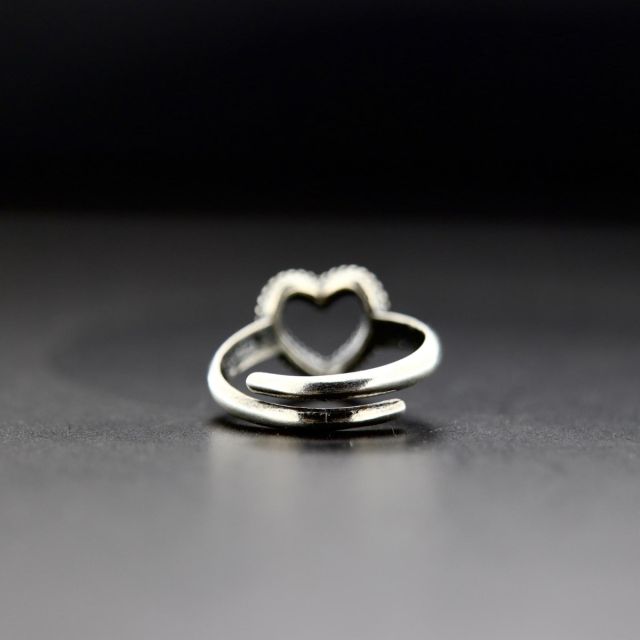 Anello cuore puntinato